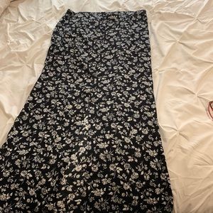 Mossimo long slit skirt size large 100% rayon